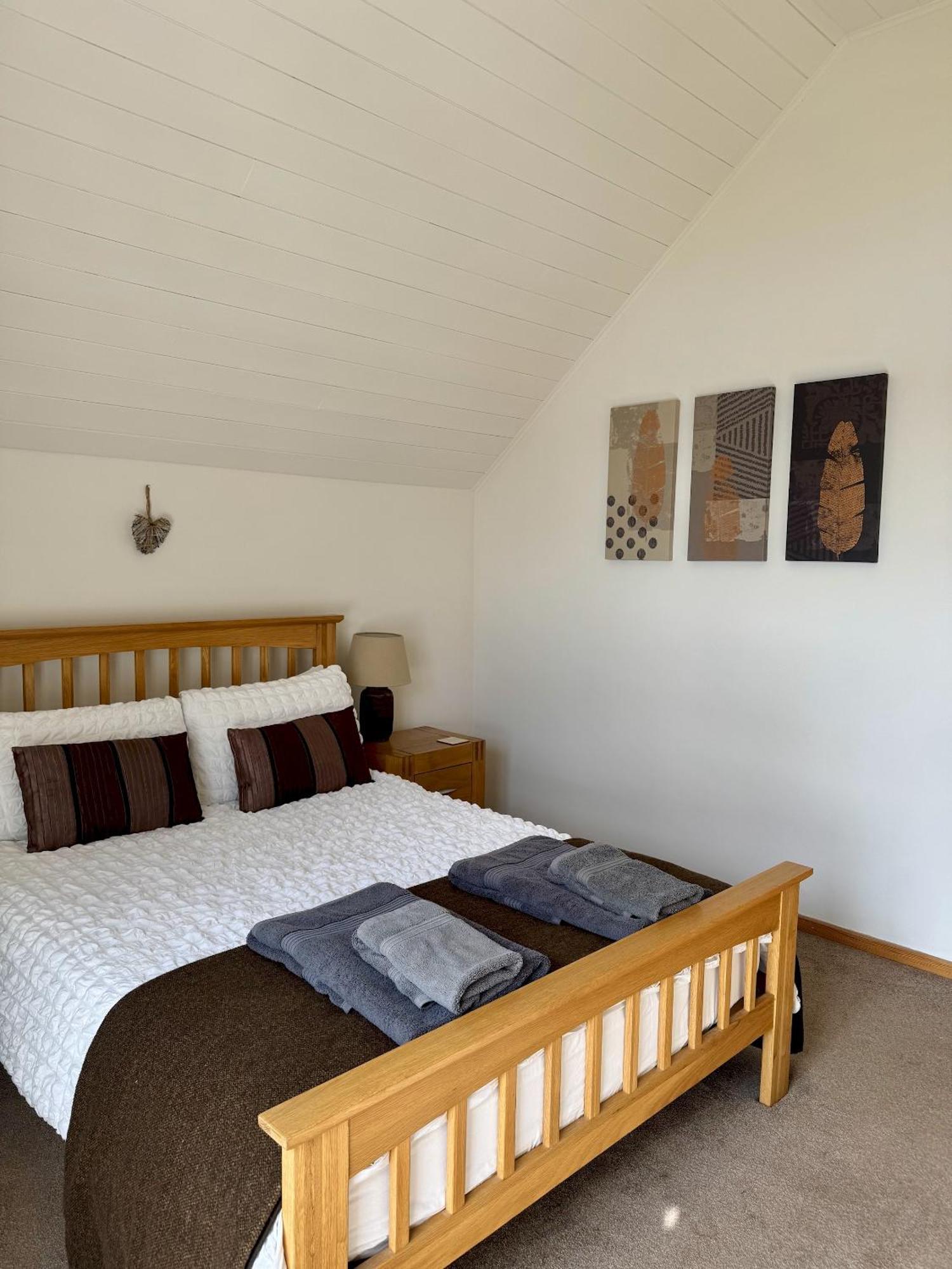 Medway Hot Tub Lodge South Cerney Exteriér fotografie