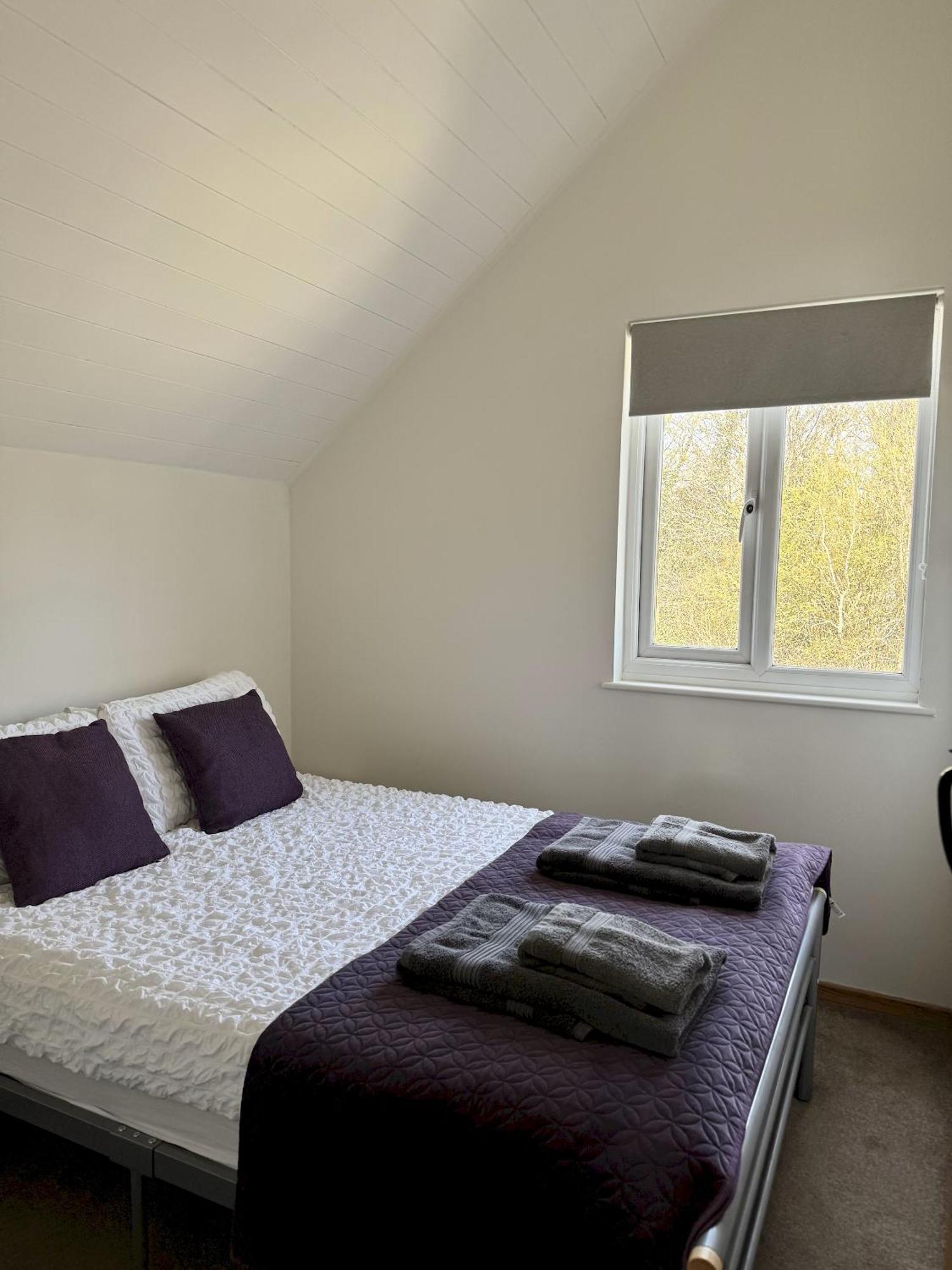 Medway Hot Tub Lodge South Cerney Exteriér fotografie
