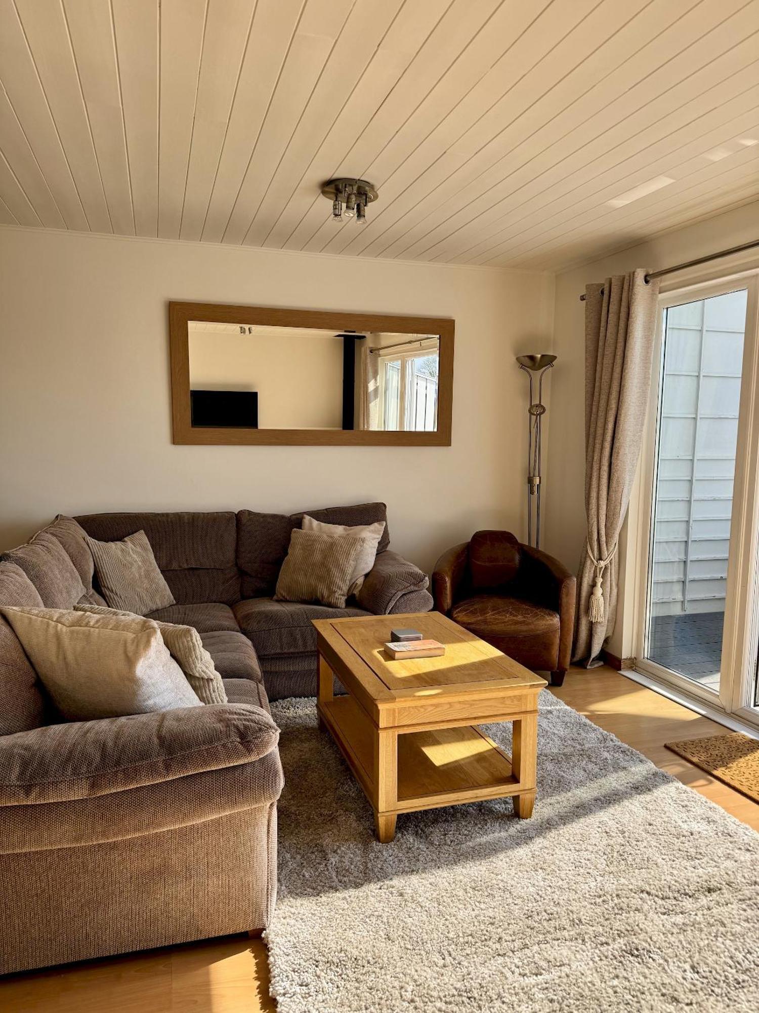 Medway Hot Tub Lodge South Cerney Exteriér fotografie