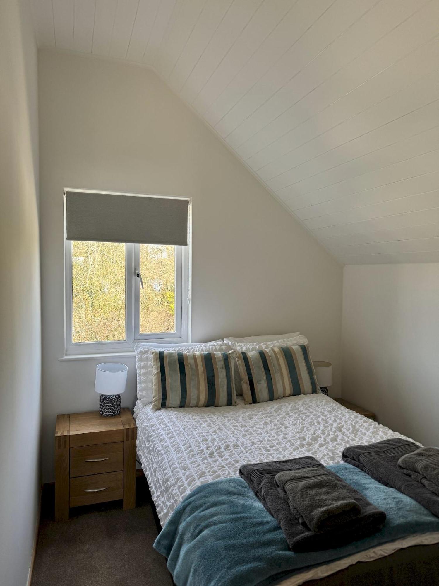 Medway Hot Tub Lodge South Cerney Exteriér fotografie