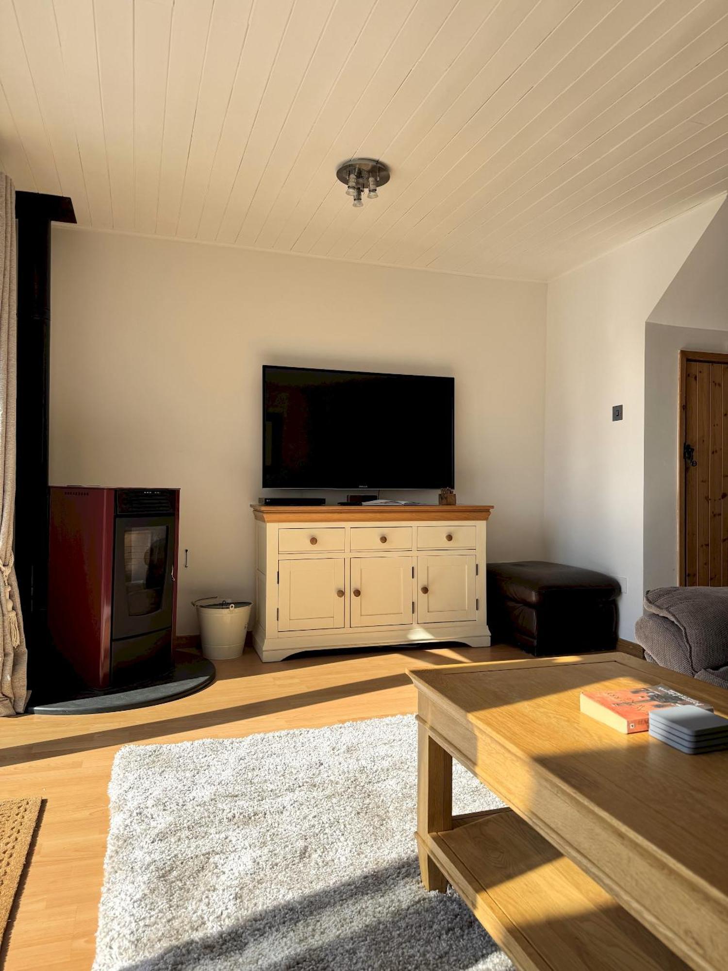 Medway Hot Tub Lodge South Cerney Exteriér fotografie