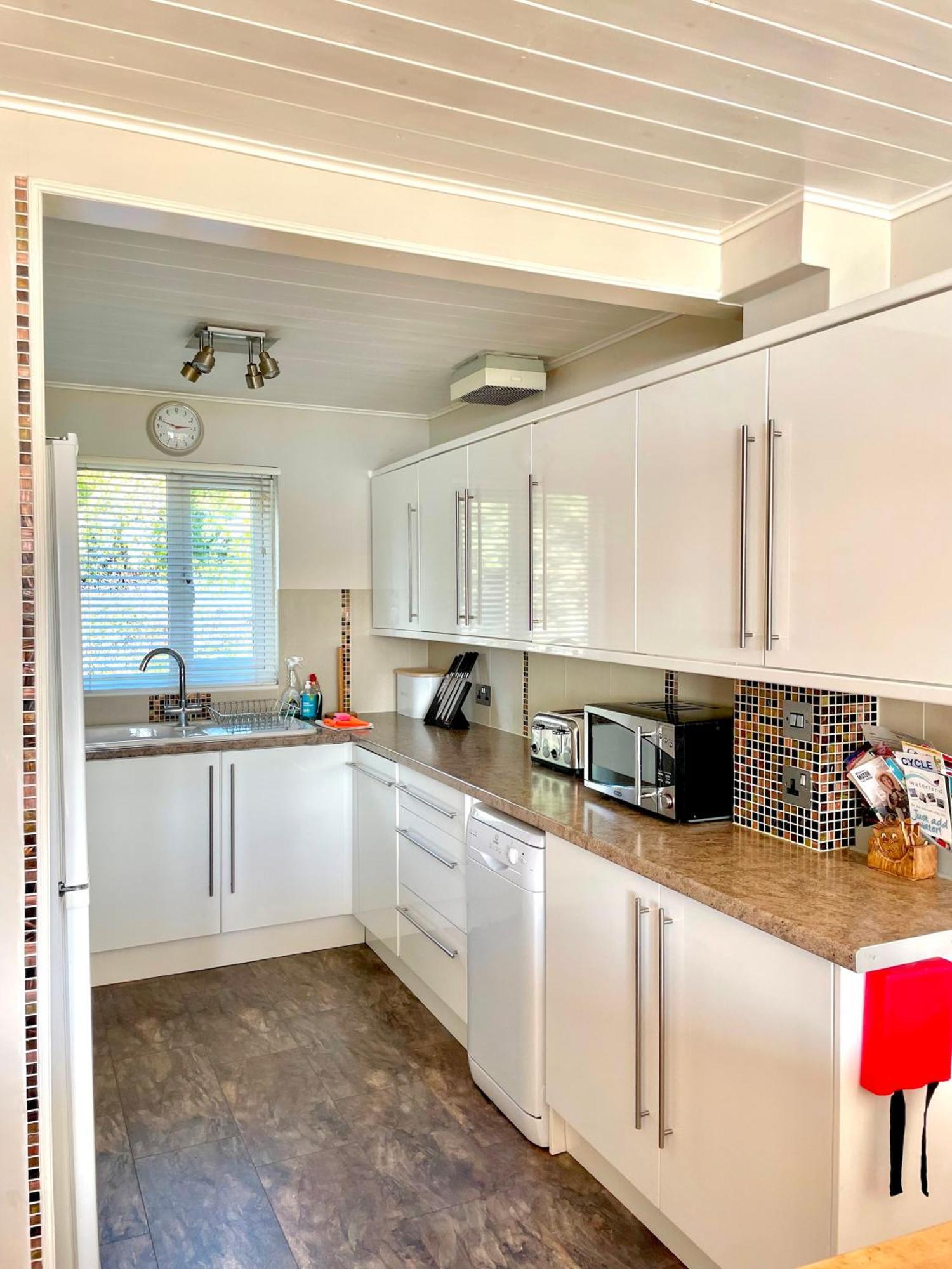 Medway Hot Tub Lodge South Cerney Exteriér fotografie